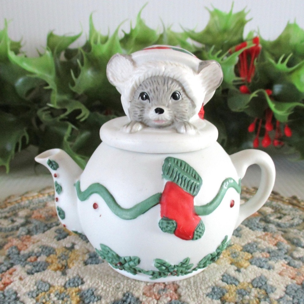 Vintage Mouse in a Teapot Ceramic Trinket Box Porcelain Keepsake Box Jewelry Box